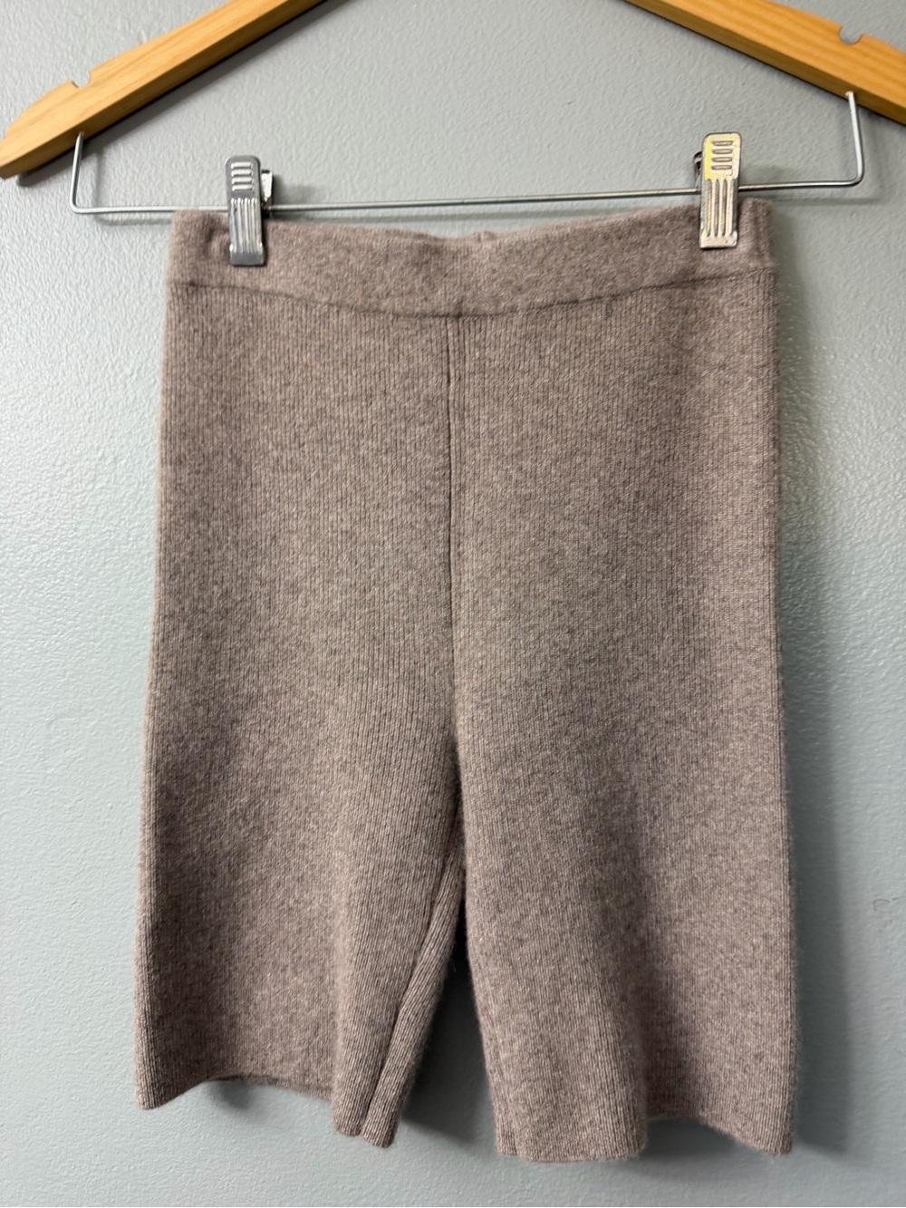 Naadam tan cashmere biker Shorts in Taupe - XS